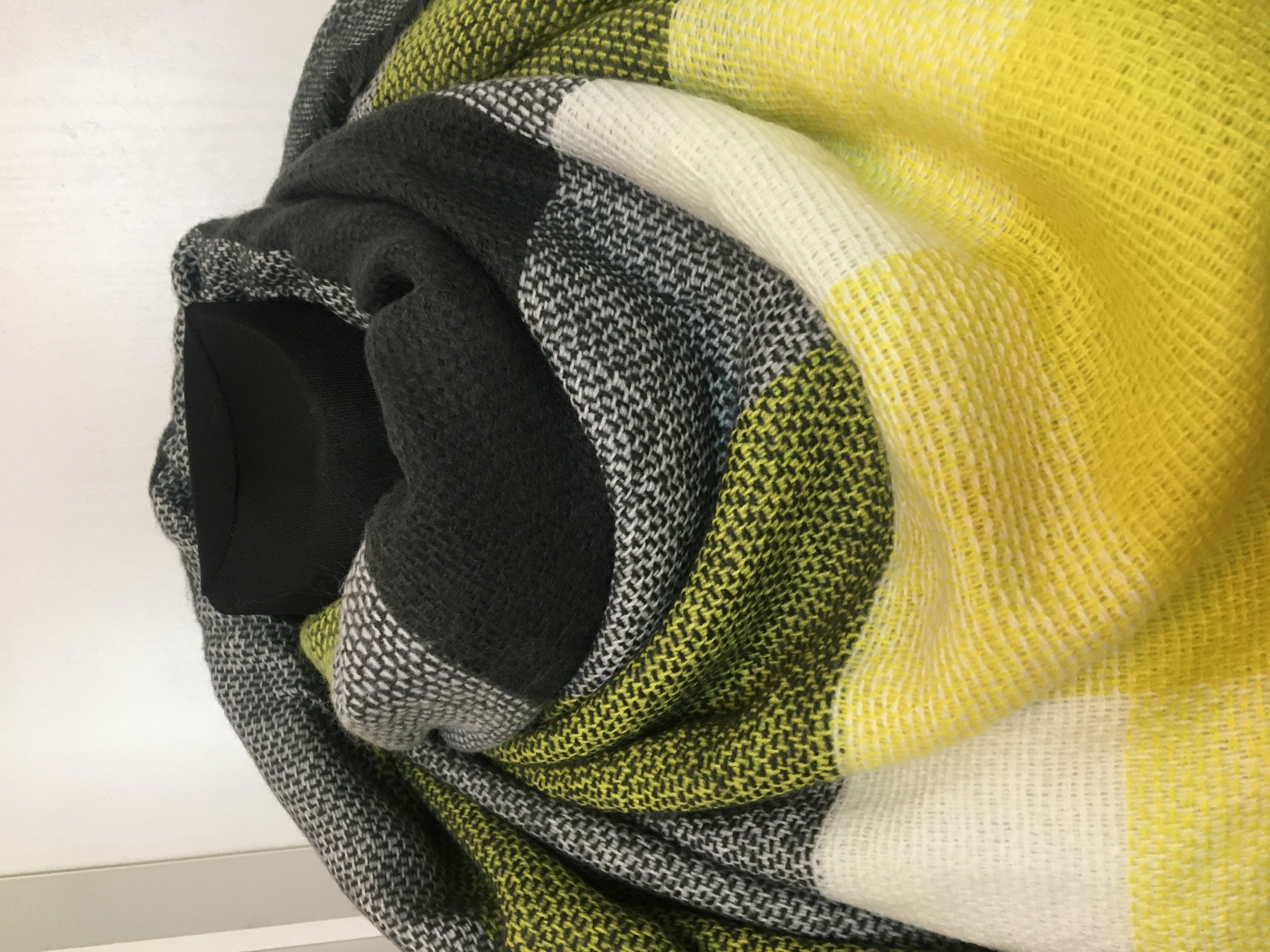 Šátek zimní kostkovaný  žluto-šedý 10% vlna 144 cm