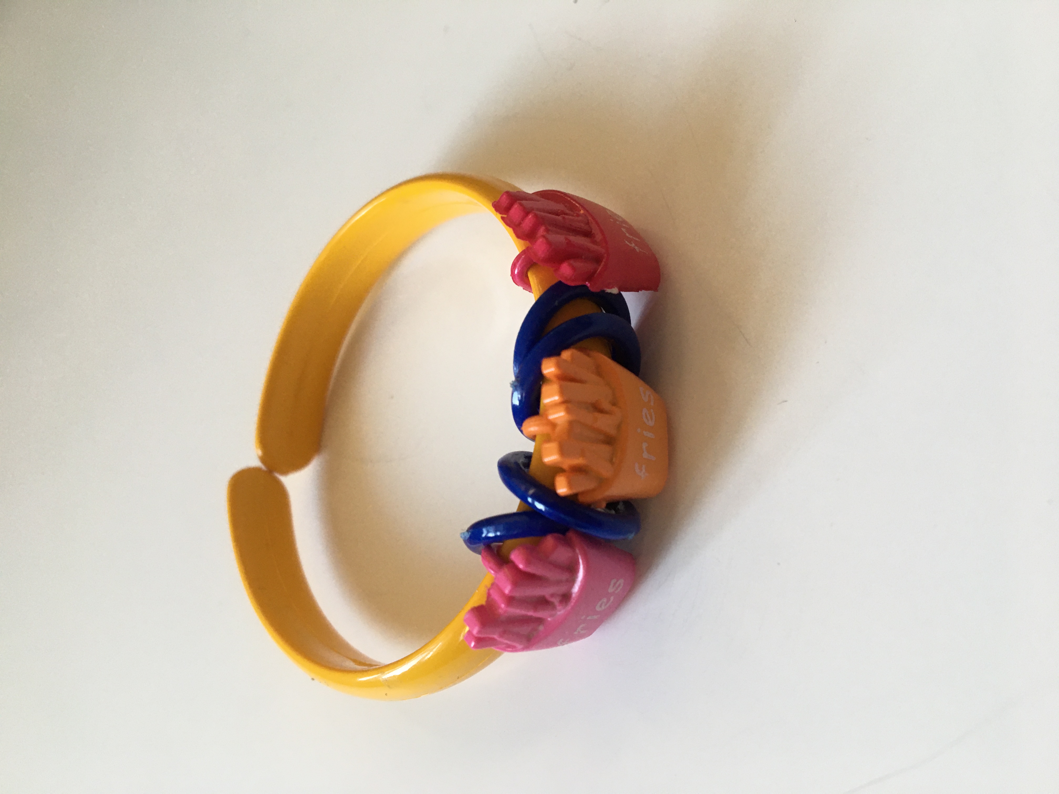 Náramek dětský žlutý Fries