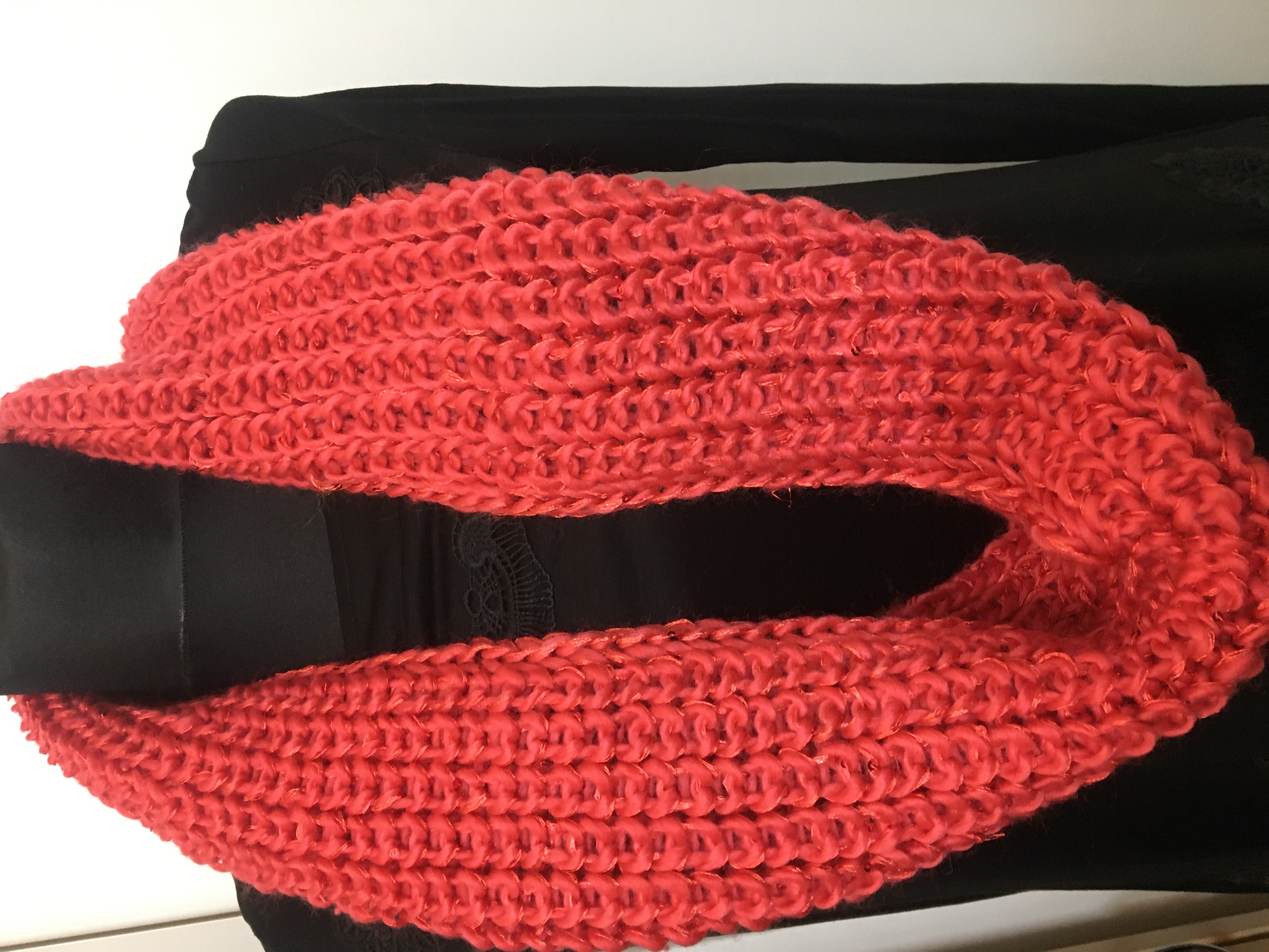 Šála tunel pletená korálová 100 cm