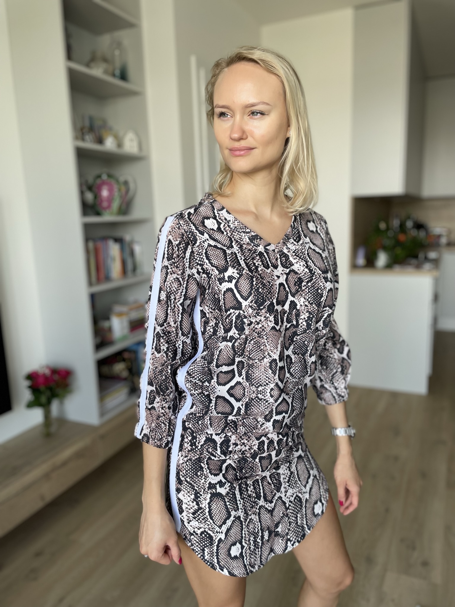 Šaty Miss Goodlife s hadím vzorem vel. XS