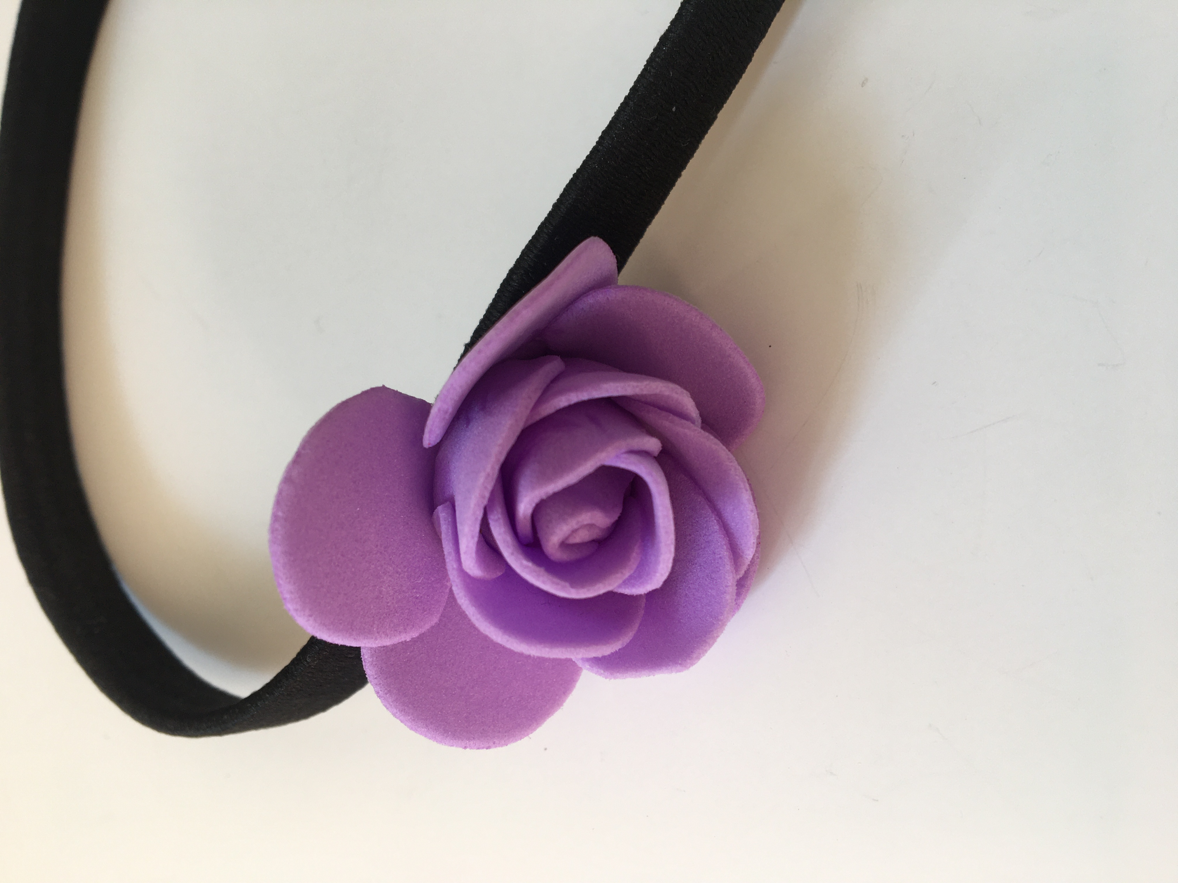 Čelenka do vlasů růže fialová