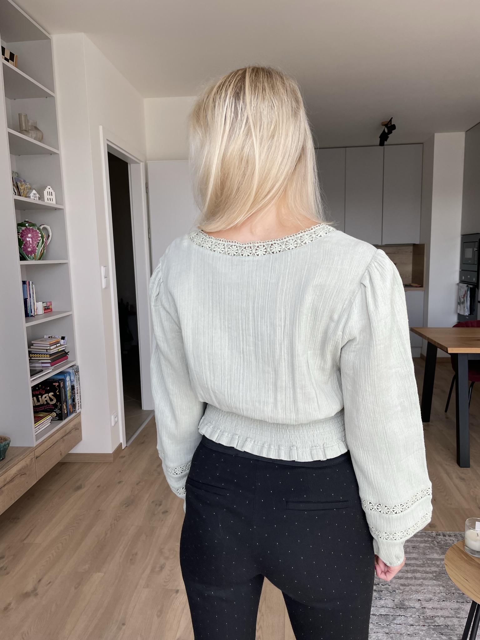 Halenka About You zelená s krajkou vel. 38