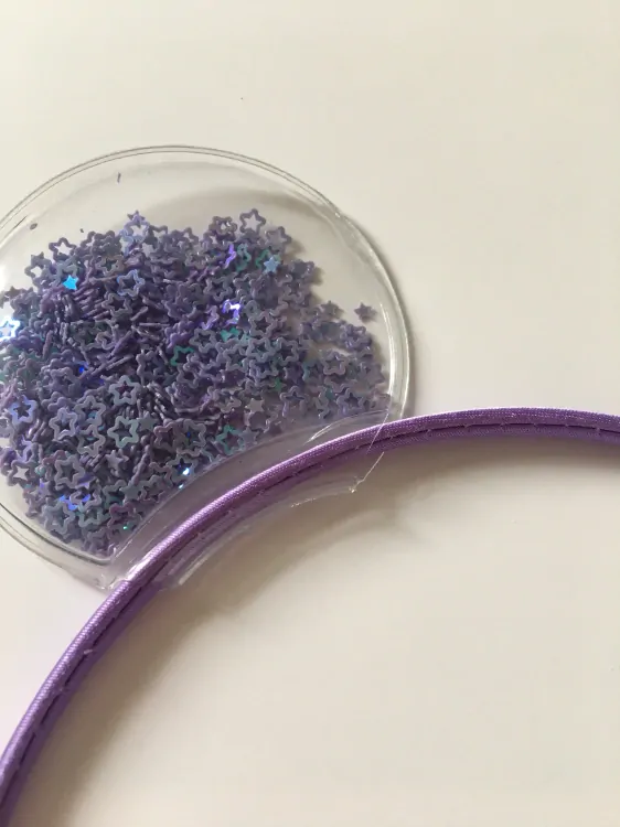 Čelenka s ušima fialová