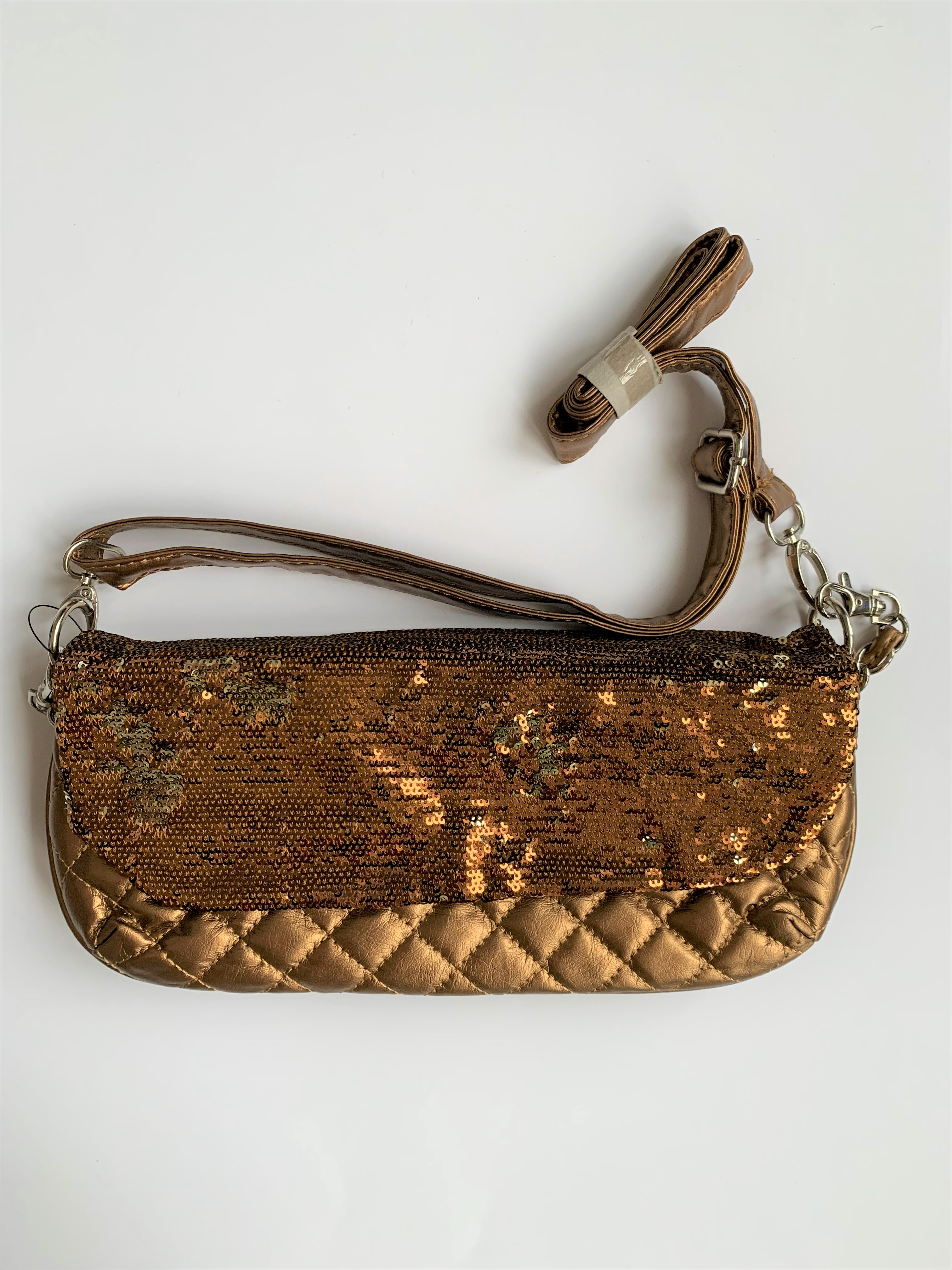 Kabelka společenská měděná s flítry