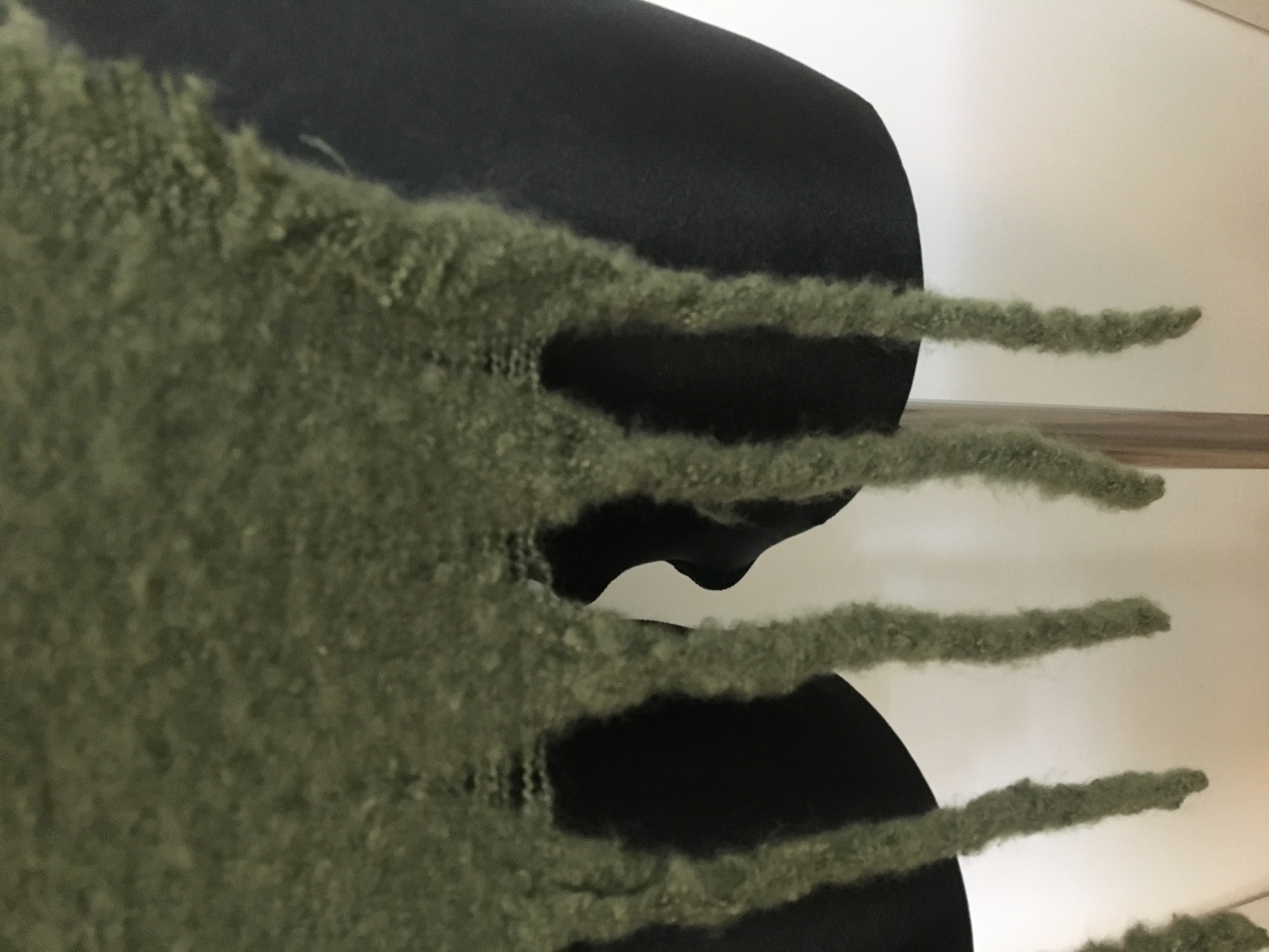 Šála zimní zelená s dredy 185 cm