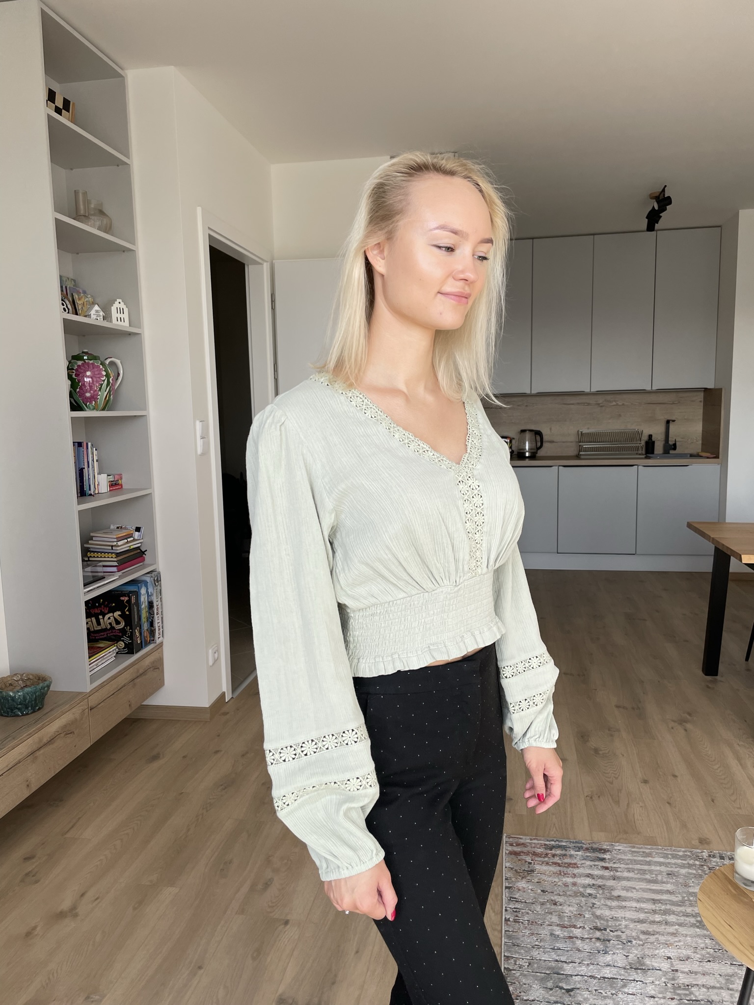 Halenka About You zelená s krajkou vel. 38