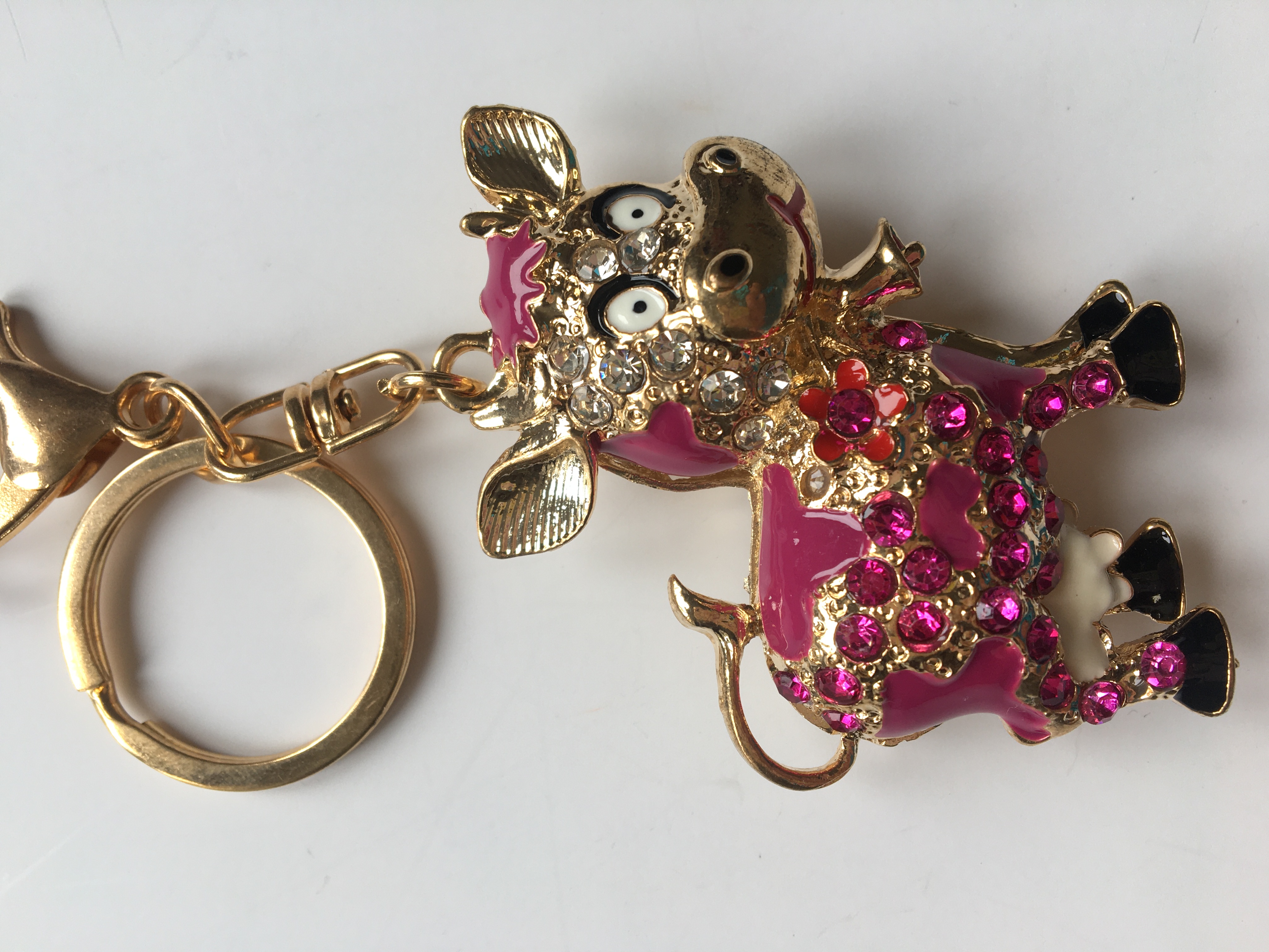 Přívěsek na klíče a kabelku fialová kráva