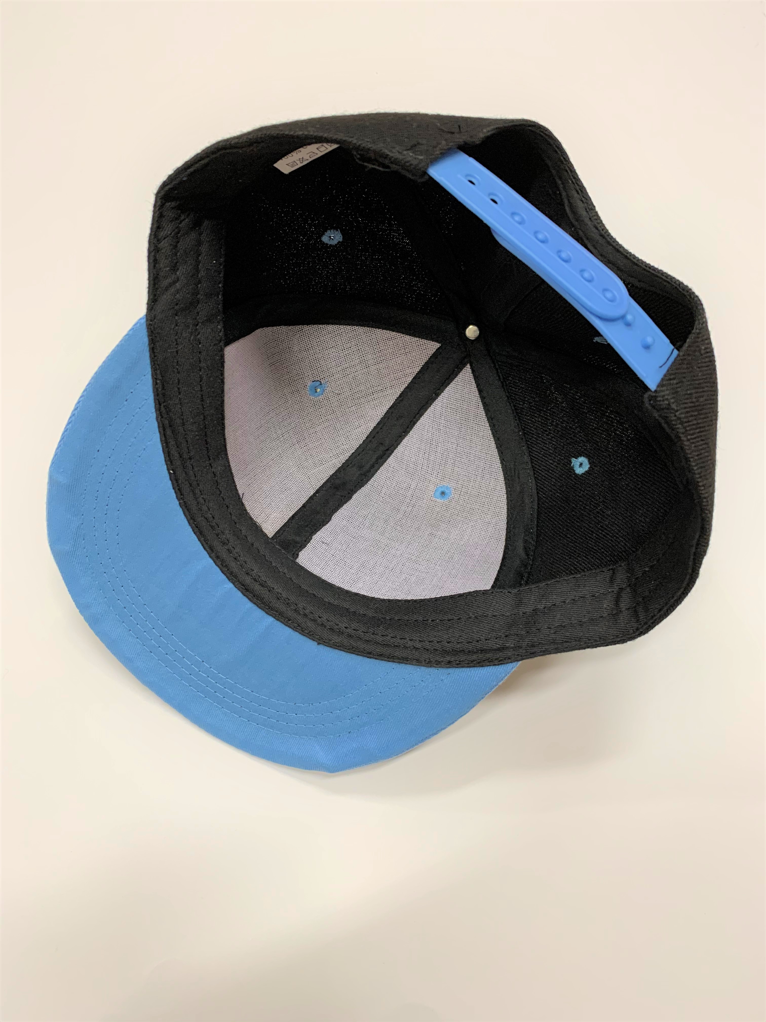 Kšiltovka zlatá s černou uni size