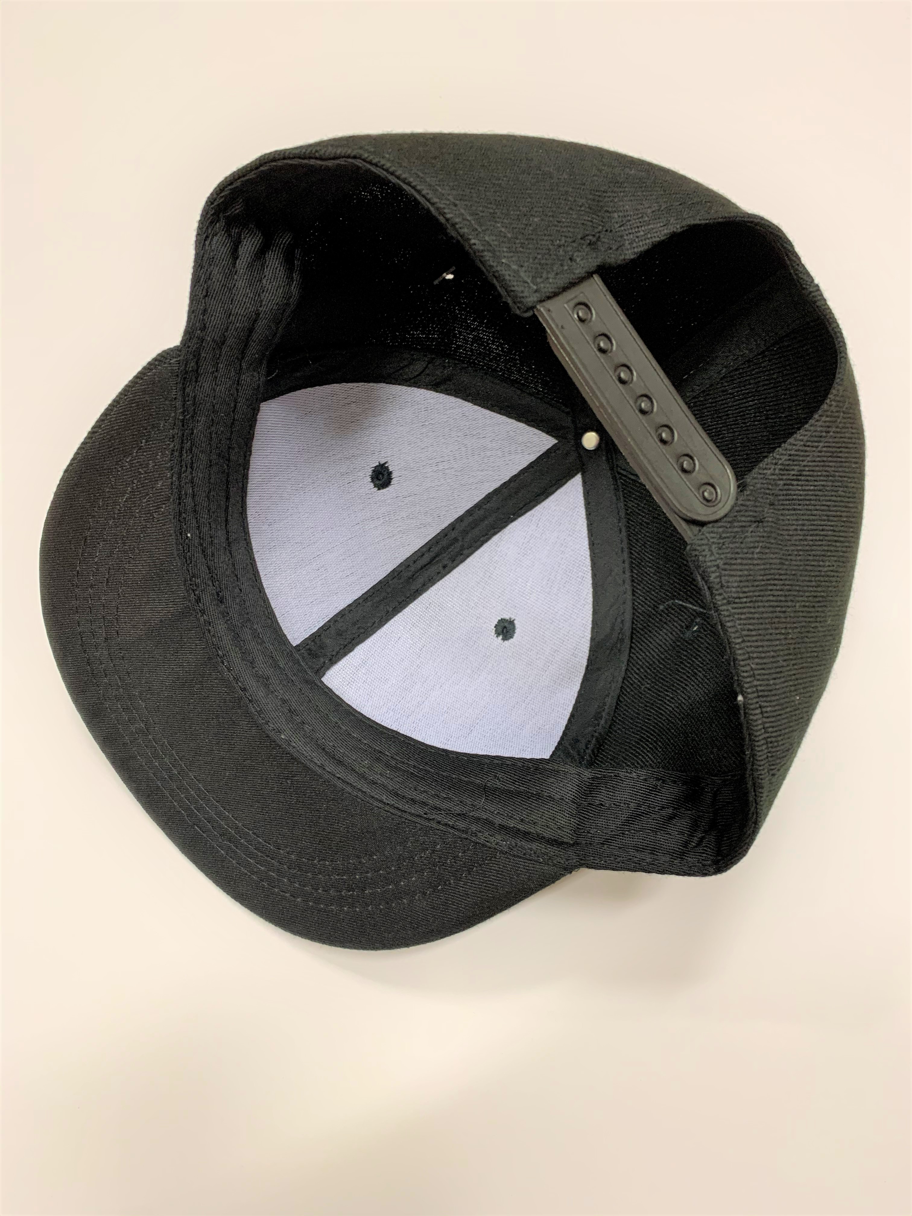 Kšiltovka stříbrná s černou uni size