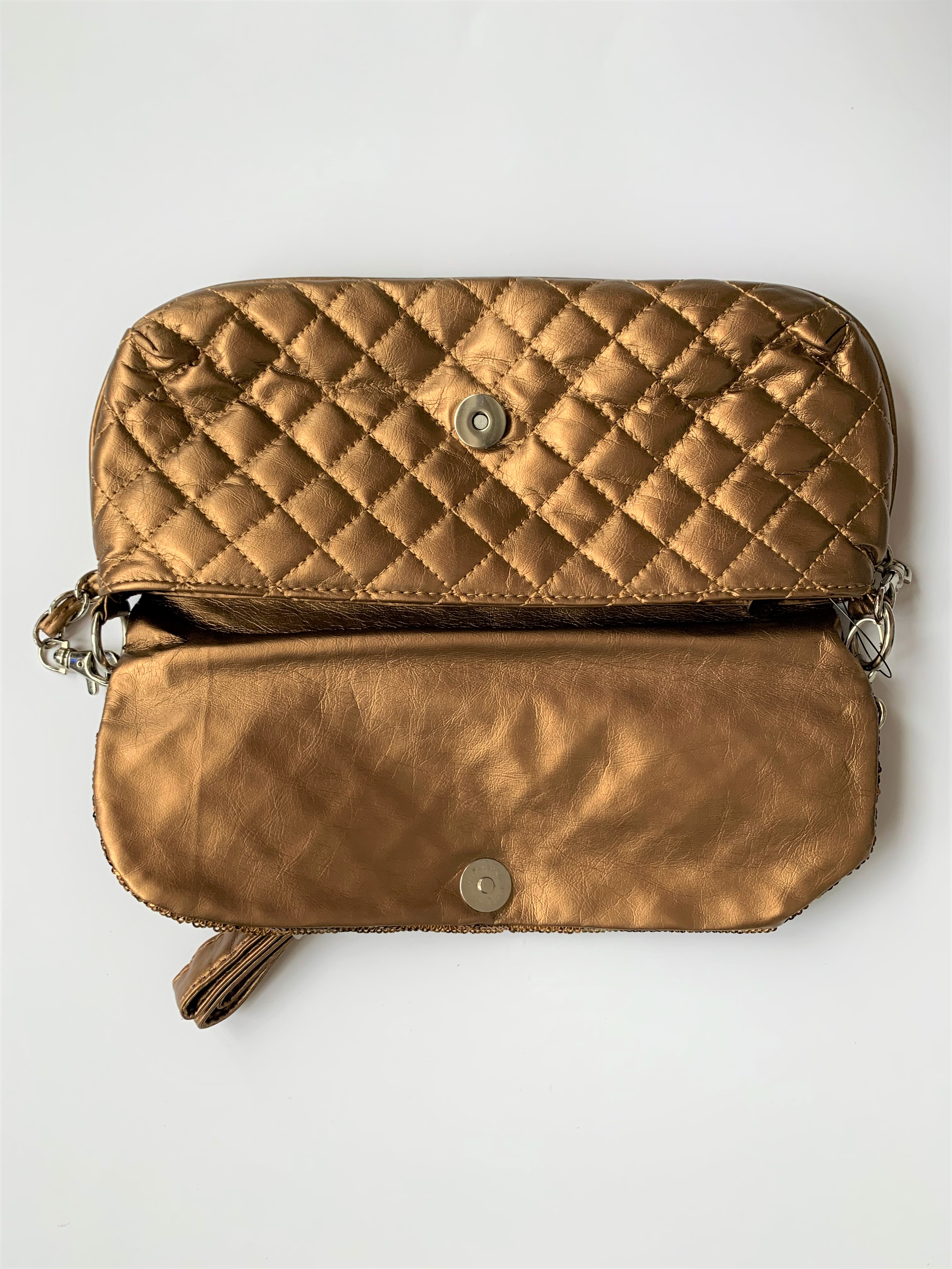 Kabelka společenská měděná s flítry