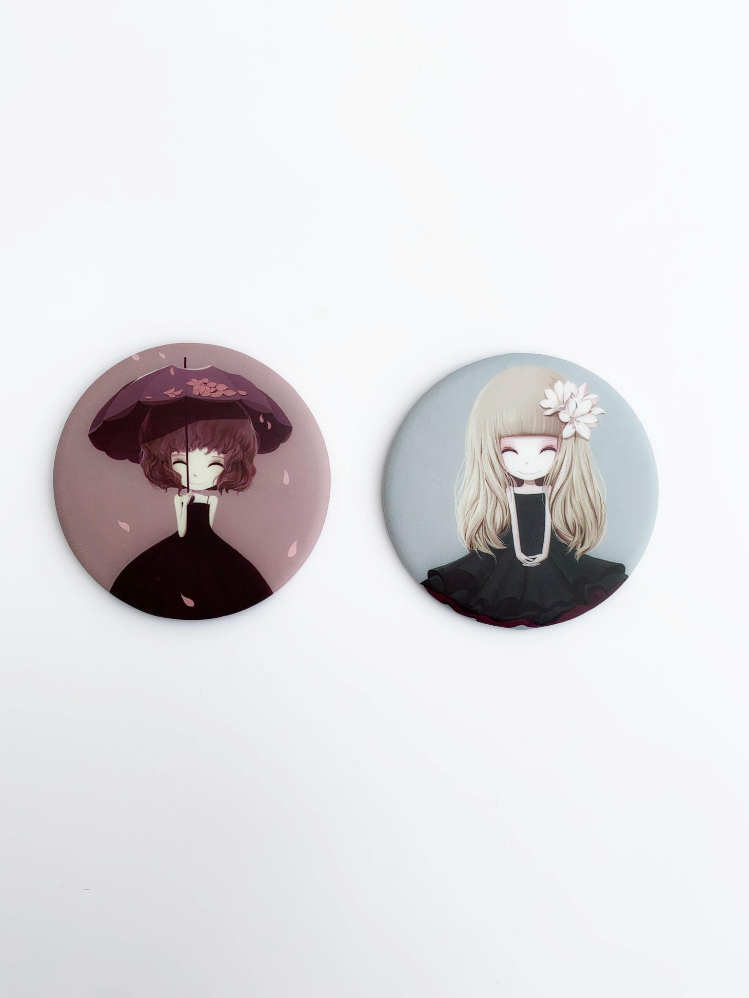 Zrcátko kapesní kosmetické holčička šedá