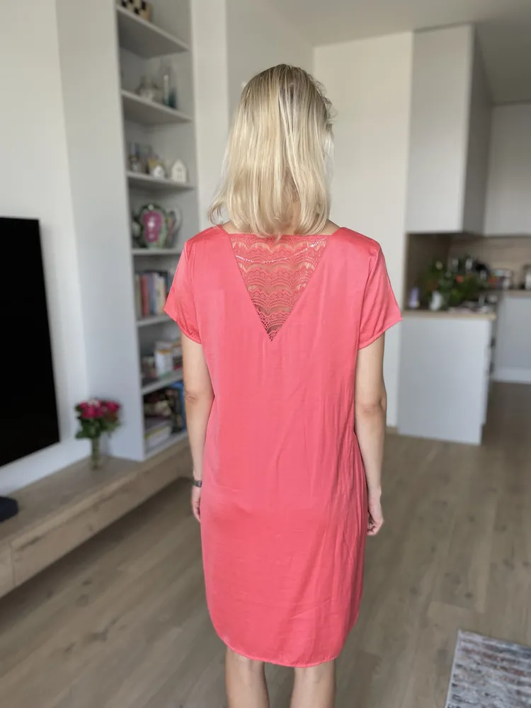 Šaty Vila korálové s krajkou vel. M