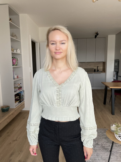 Halenka About You zelená s krajkou vel. 38