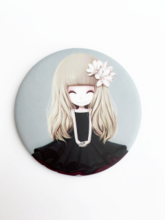 Zrcátko kapesní kosmetické holčička šedá