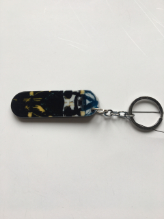 Přívěsek na klíče Skate černý
