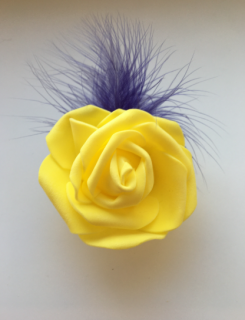 Brož/spona do vlasů Růže žlutá s modrou