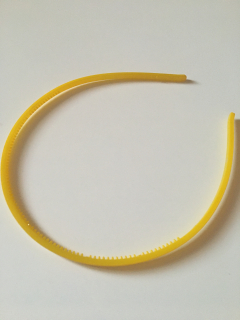 Čelenka plastová žlutá